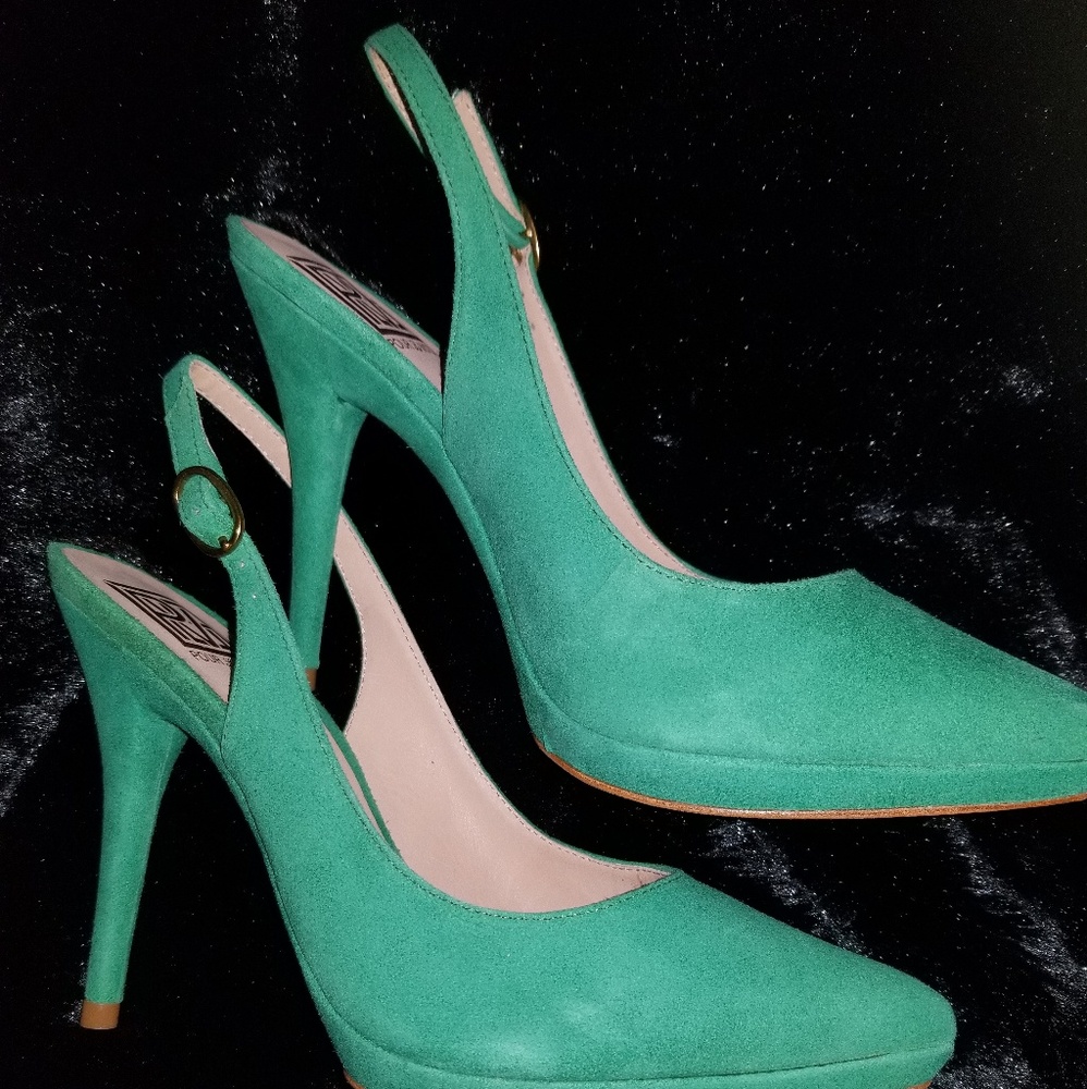 Emerald green suede Pour L Victoire sling heels 7M